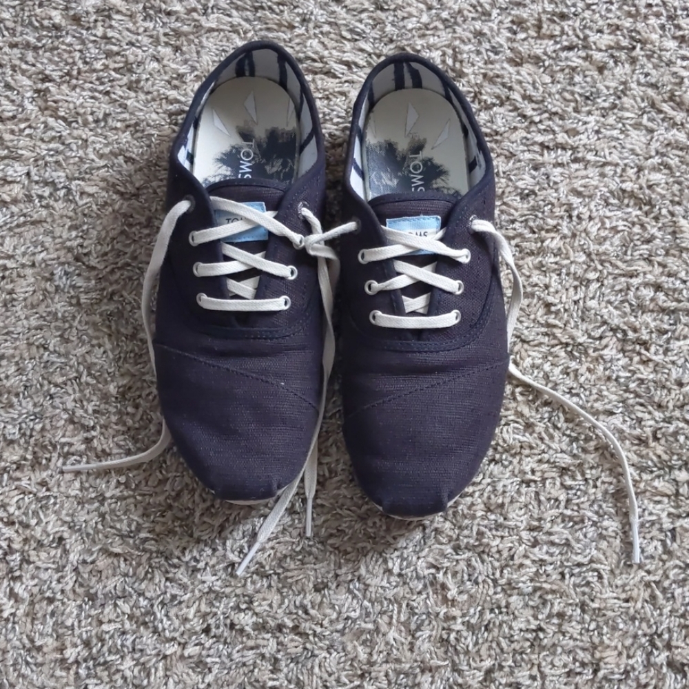 Toms sneakers